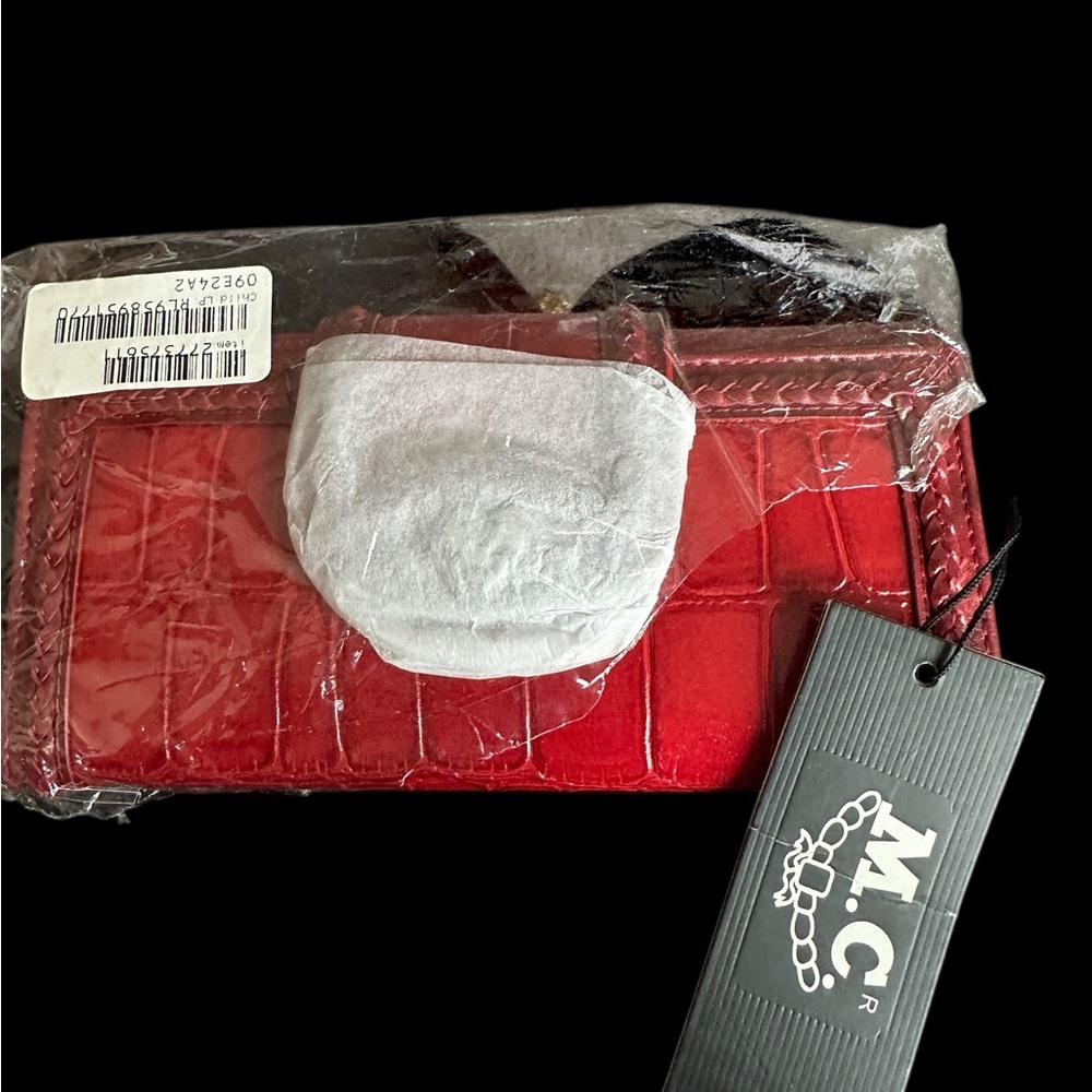 🧡FREE 👀 GIVEAWAY NEW MC RED WALLET CLUTCH GIVVY 👀🧡